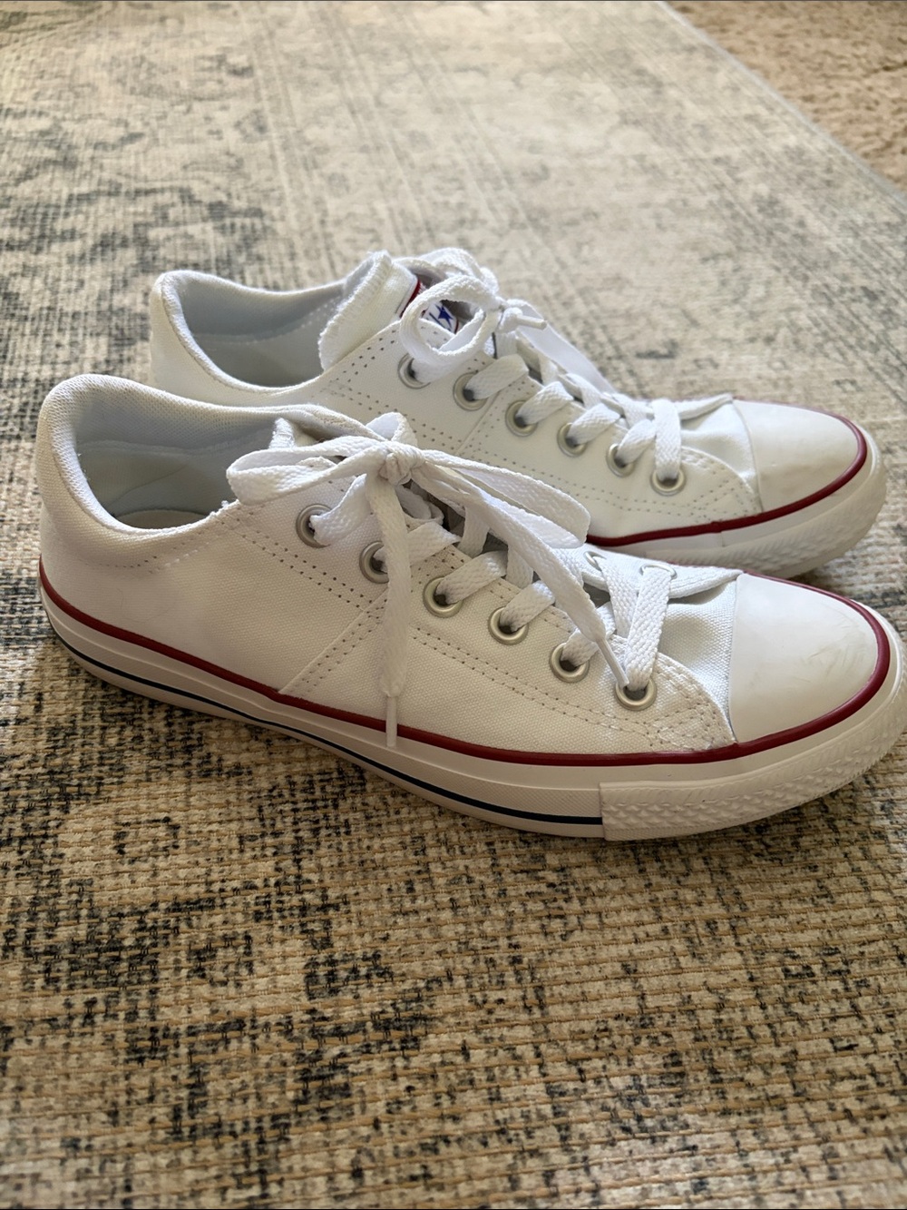 EUC chuck taylor madison